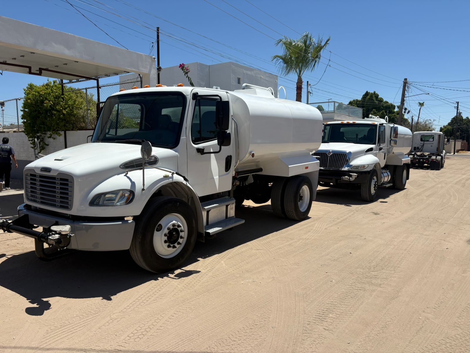 Pipas de agua Freightliner M2 en línea