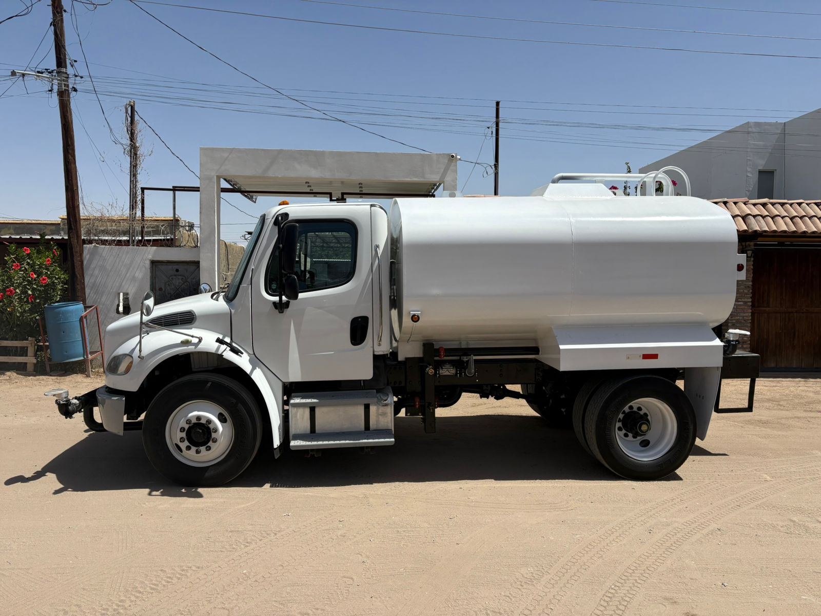 Pipa de agua Freightliner M2 2013 con tanque de 10,000 litros