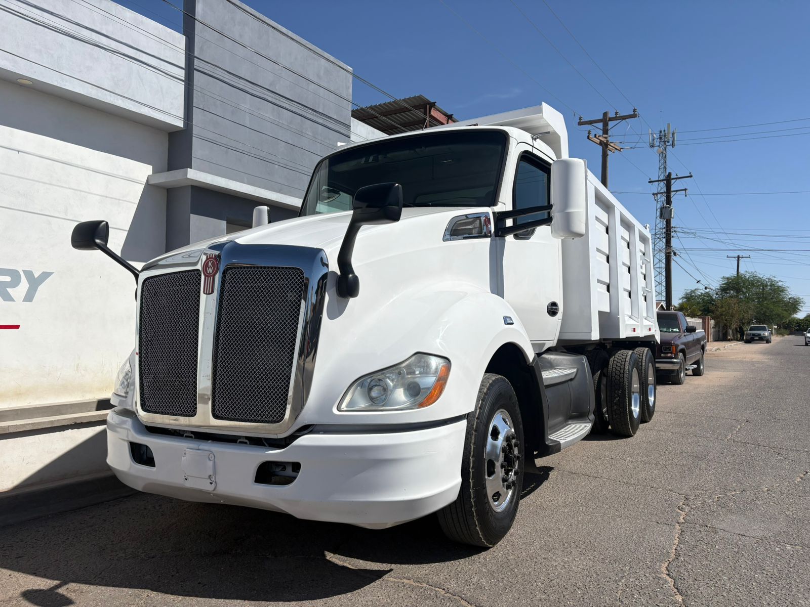 Vista frontal izquierda del Kenworth T660