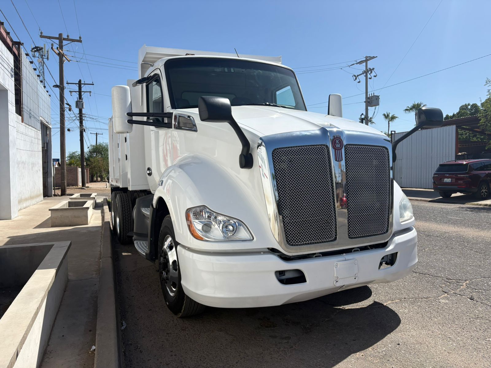 Camión de volteo Kenworth T660 2016
